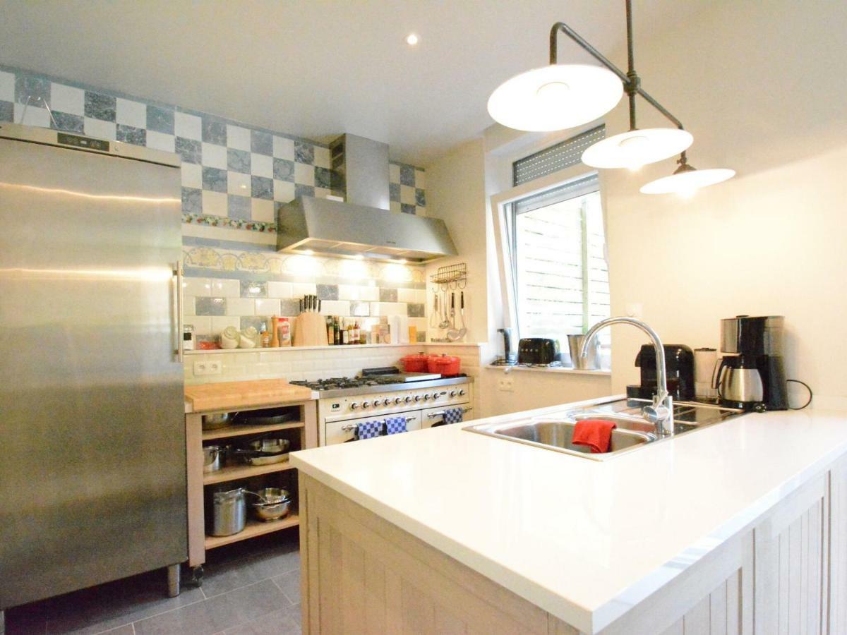 Large Townhouse With Pool Table Villa Буйон Екстериор снимка
